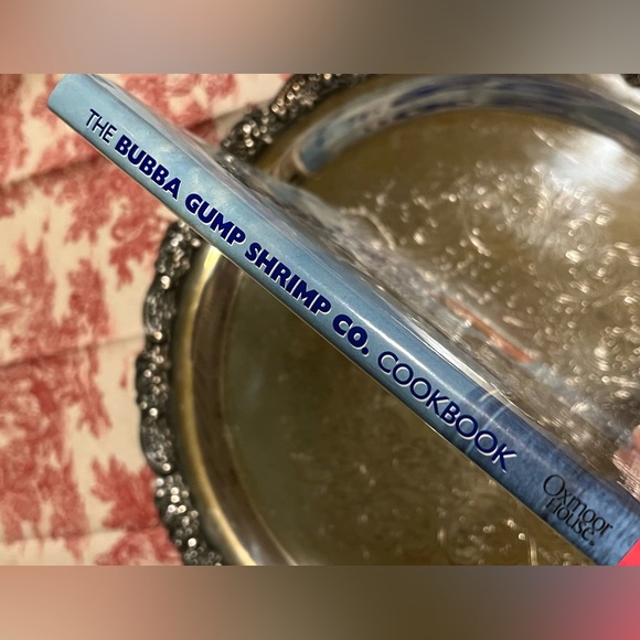 THE BUBBA GUMP SHRIMP COMPANY COOKBOOK. - Picture 3 of 8